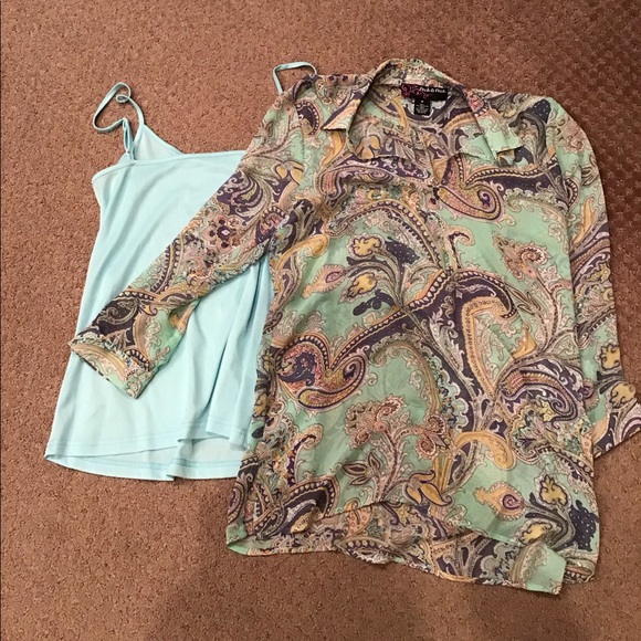 Peck & Peck Tops - 🌷PECK AND PECK PAISLEY TOP WITH UNDER SHIRT